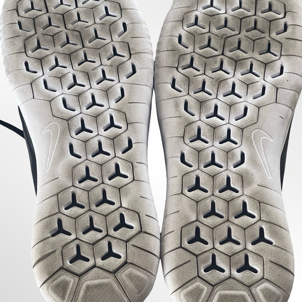 Nike Free Black and White Athletic Running Shoes in size 7 - Picture 5 of 6